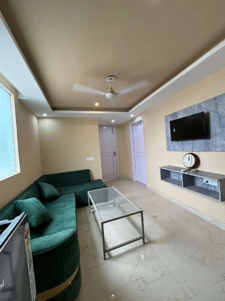 Spacious 2 BHK Apartment with 1 Bath, 900 sq. ft. Available for Rent in DLF Phase 3" - Flats & Apartments in India