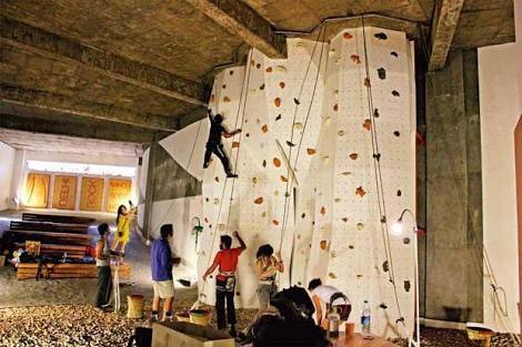 "Introducing South Delhi’s Premier Indoor Climbing Gym – Leisure Rock Climbing by DelhiRock!" - Rock Climbing Clubs in India