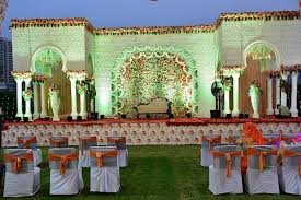 Signature Banquet and Party Lawn |    Best  wedding hotels in Delhi| Top resorts in Delhi - Professional Services in India