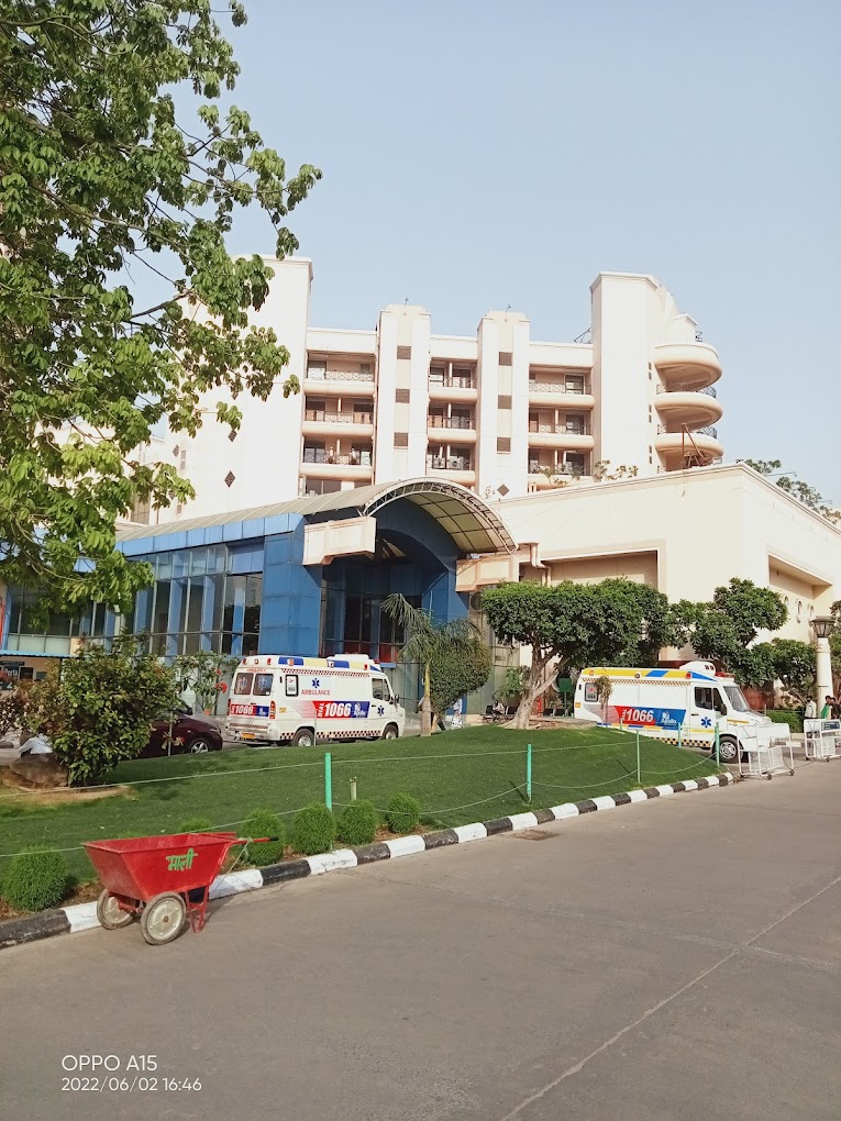 Indraprastha Apollo Hospital - Health Care Centres in India