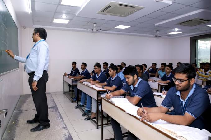 Best Coaching Centers in Delhi for NEET & IIT-JEE - Mentors in India